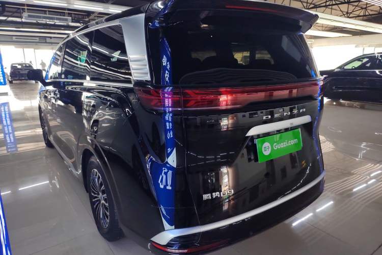 Used Denza D9 2022 DM-i 970 Four-Wheel Drive Prestige Model
