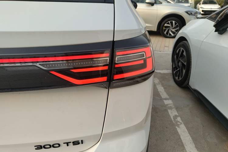 Used Volkswagen Tharu 2024 300TSI Two-Wheel-Drive Moon Luxury Edition