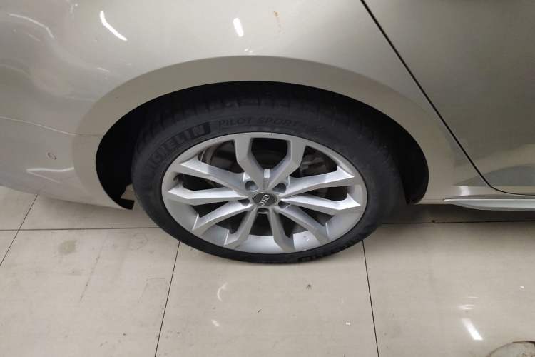 Used Audi A4L 2019 40 TFSI Fashion Version China V Right Rear Wheel Hub