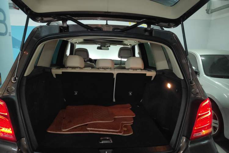 Used Mercedes-Benz GLK-Class 2014 GLK 260 4MATIC Dynamic Model Trunk