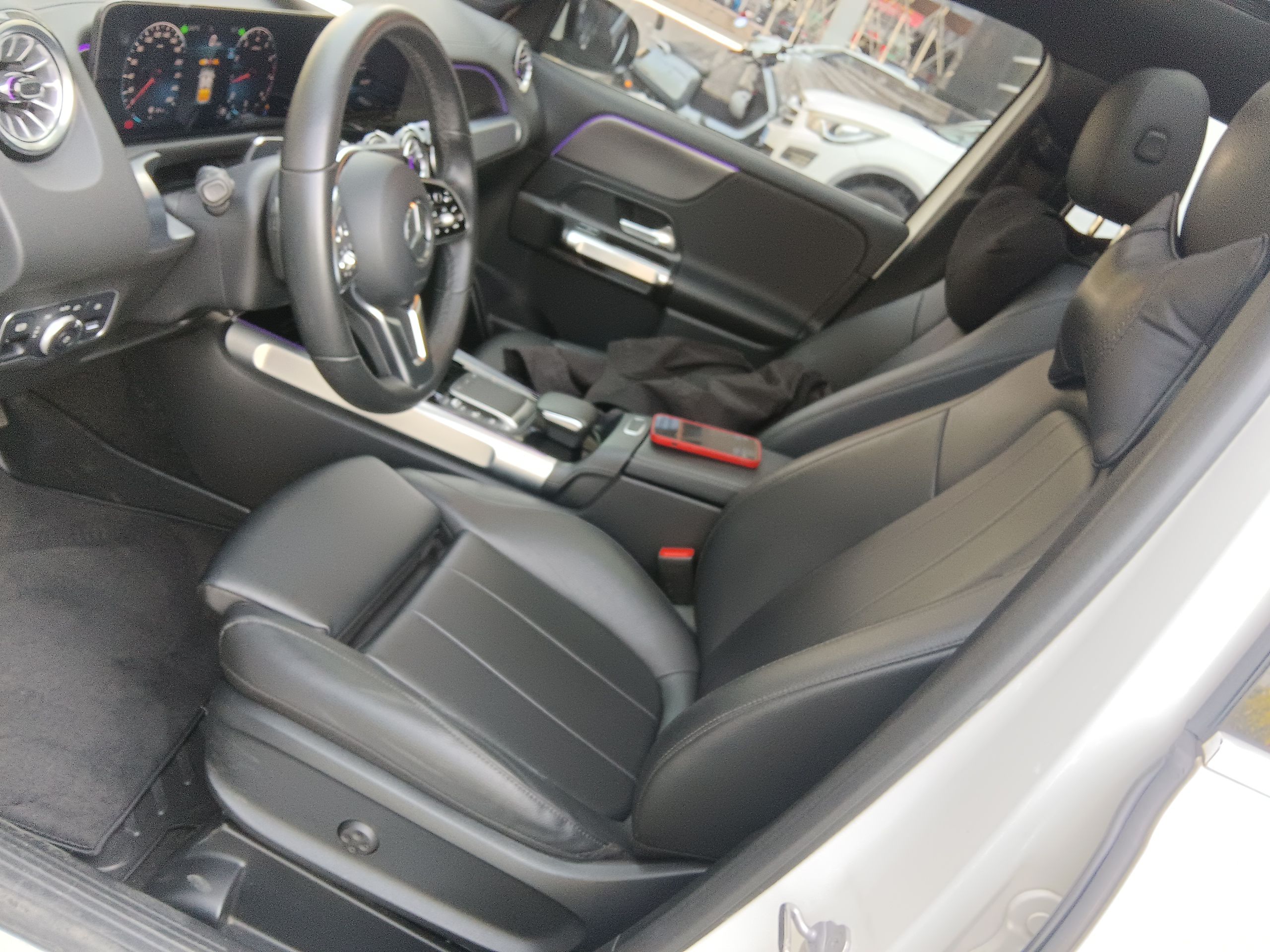 Переднее сиденье в автомобиле