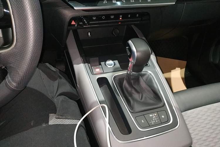 Used Citroen C5 AIRCROSS 2017 350THP Fashion Edition Gear Lever