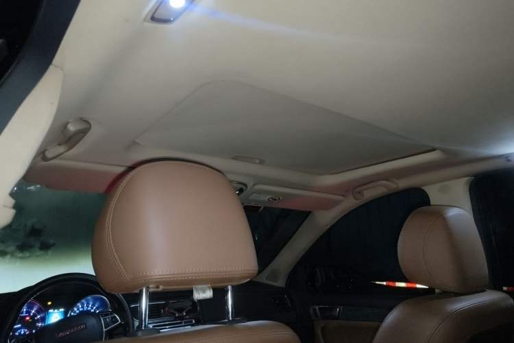 Used Haval H8 2015 2.0T Two-Wheel-Drive Luxury Version
