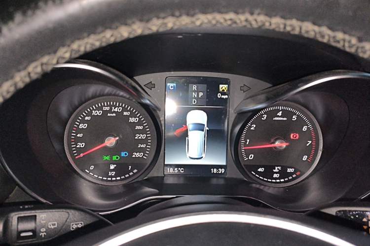 Used Mercedes-Benz GLC 2018 GLC 260 4MATIC Luxury Model Instrument Cluster