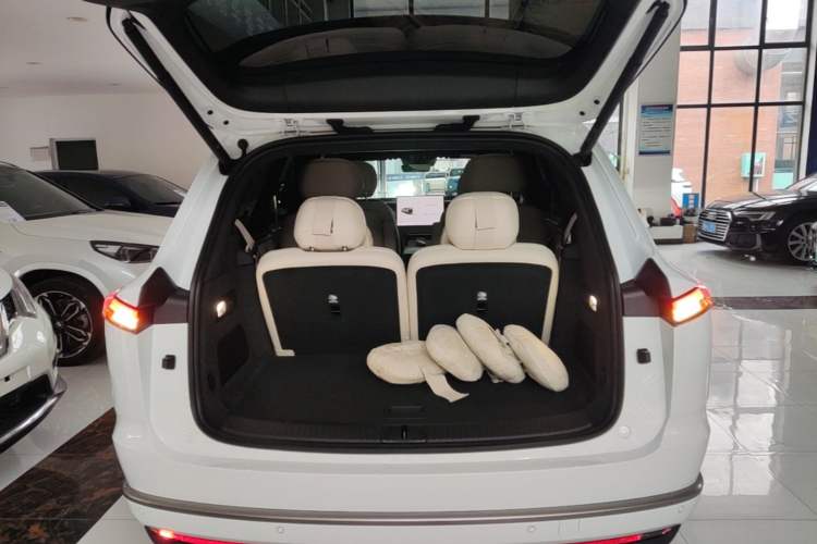 Used ONVO Luxeed L90 2025 Model—Ultra Six-Seater Version Trunk