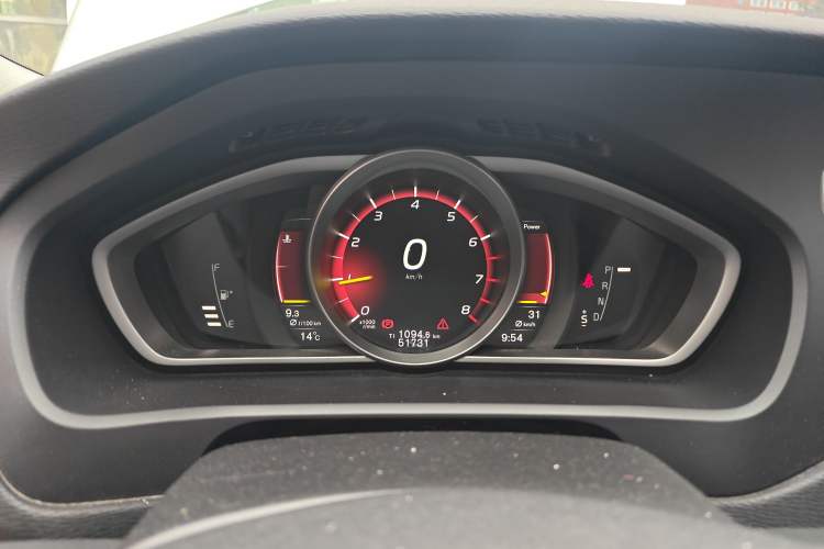 Used Volvo V40 2017 T4 Smart Luxury Edition
