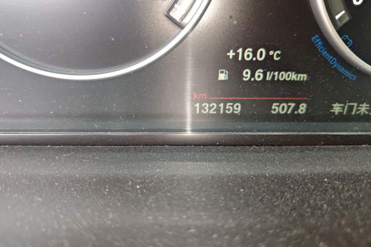 Used BMW 5 Series 2014 525Li Leading Model Odometer Close Up