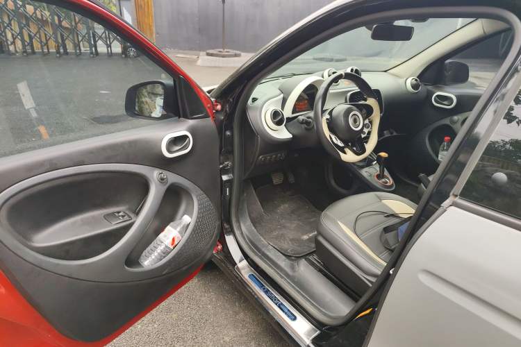 Used smart forfour 2018 1.0L 52 kW Dynamic Edition