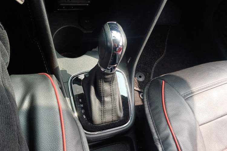 Used Volkswagen Polo 2018 1.5L Automatic Enjoyment Model Gear Lever