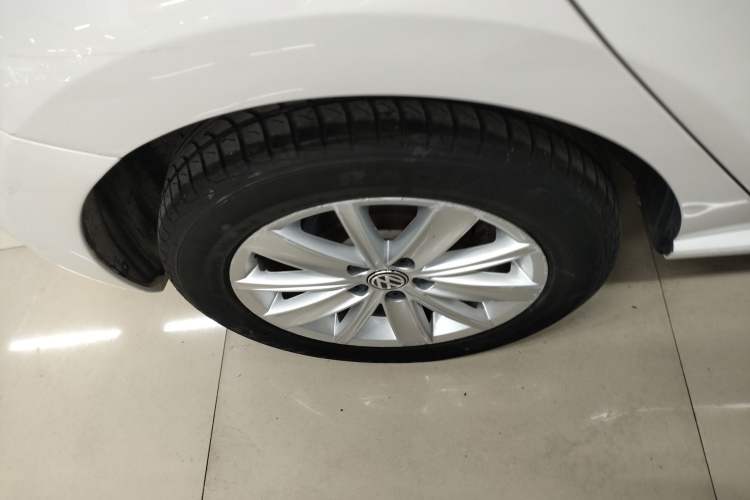 Used Volkswagen Polo 2014 1.4L Automatic Comfort Edition Right Rear Wheel Hub