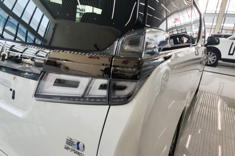 Used Toyota Vellfire 2023 Crown Dual-Engine 2.5L HV Luxury Edition