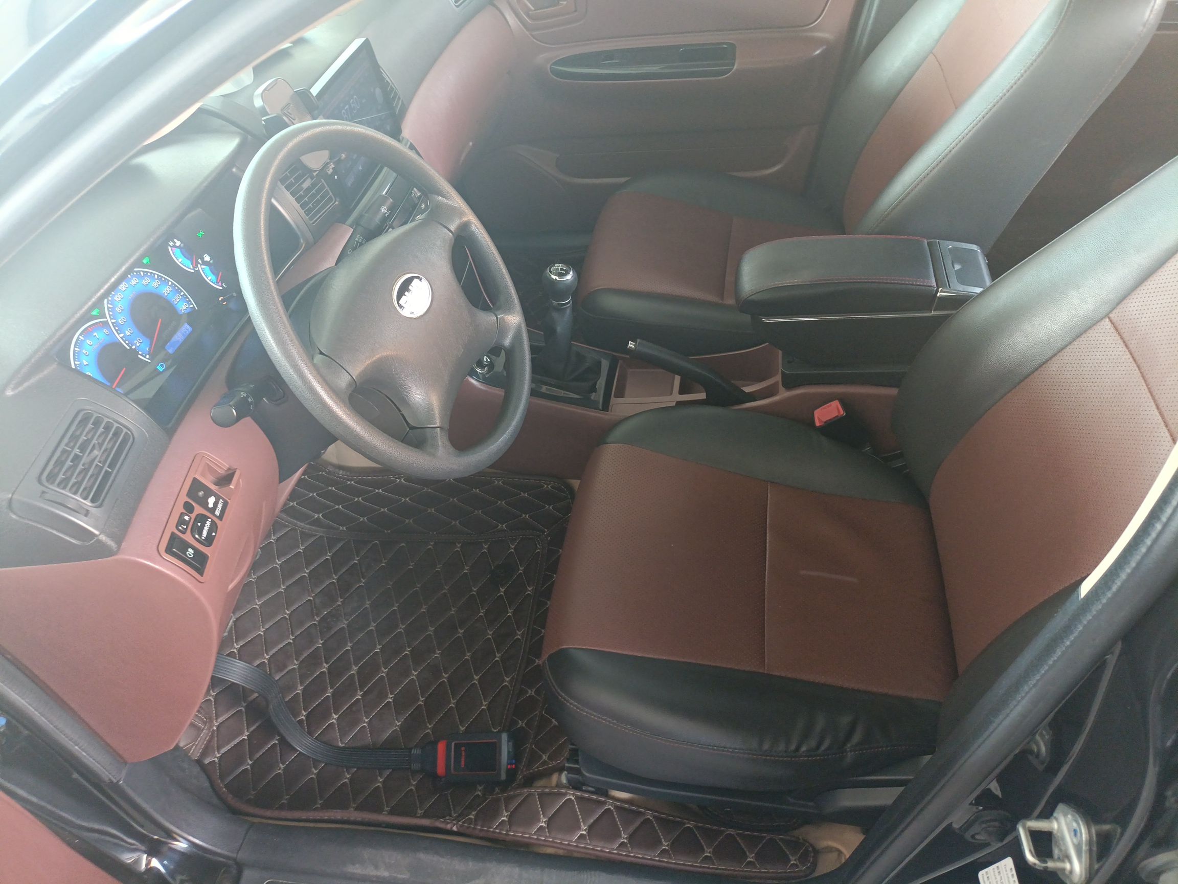 Переднее сиденье в автомобиле