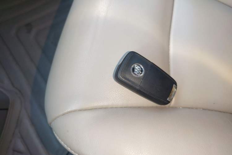 Used Buick GL8 2011 3.0L GT Luxury Business Haoya Edition
