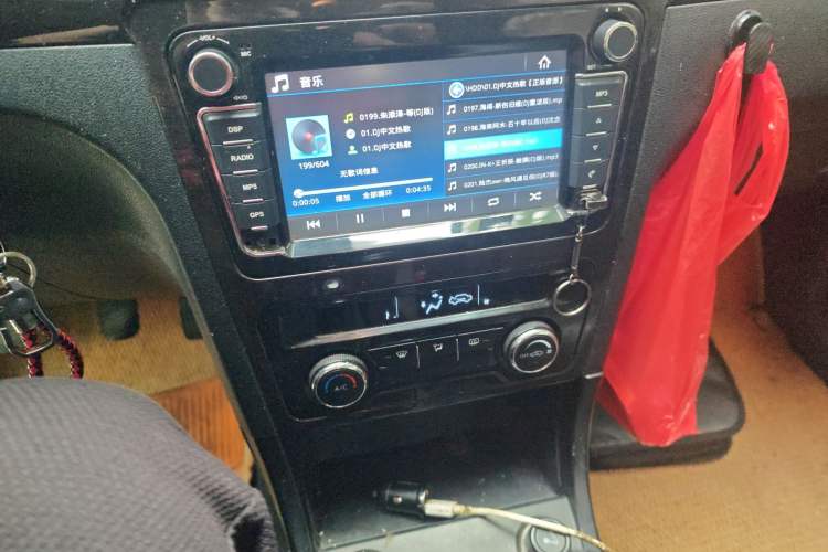 Used Dongfeng Fengon 370 2016 1.5L Manual Luxury 7-Seater Audio And AC Panel