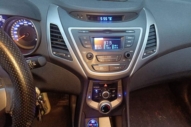 Used Hyundai Elantra (5th Generation / Langdong) 2016 1.6L Automatic Smart Version