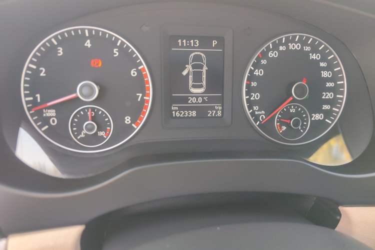 Used Volkswagen Sagitar 2014 1.4TSI Automatic Luxury Model Odometer Close Up