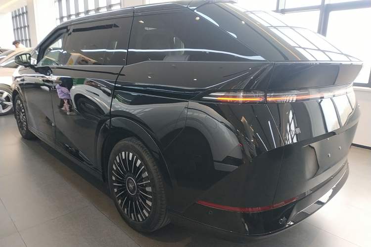 Used XPeng X9 2025 740 Ultra-Long Range Max