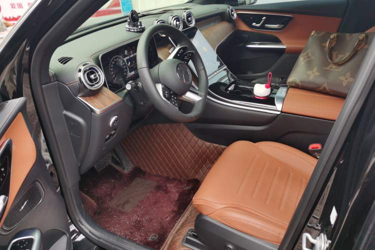 Used Mercedes-Benz GLC 2025 GLC 300 L 4MATIC Dynamic Model 5 Seats Driver Seat