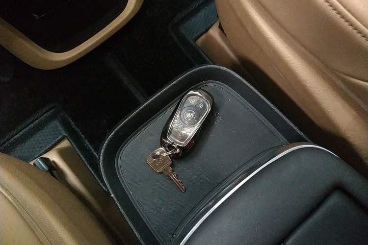 Used Buick GL8 2017 ES 28T Flagship Model China V Standard
