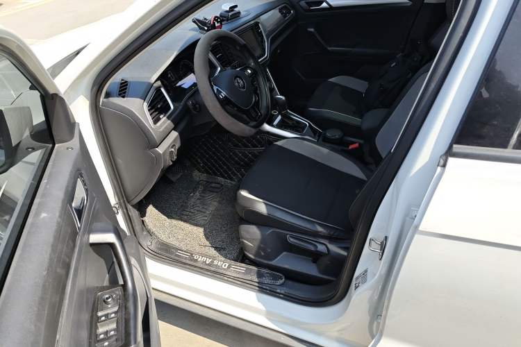 Used Volkswagen T-ROC 2018 230TSI DSG Two-Wheel Drive Advanced Version China V Standard
