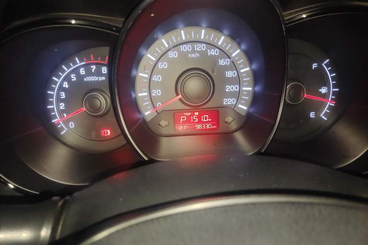 Used Kia K2 2015 Hatchback 1.4L AT GLS Cool Edition Odometer Close Up