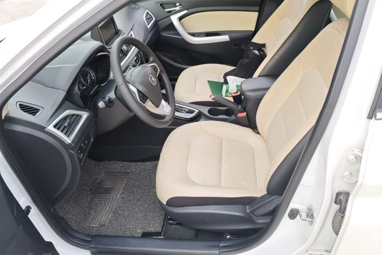 Used CHANGAN Alsvin V7 2015 1.6L Automatic Enjoyment Model China IV Standard
