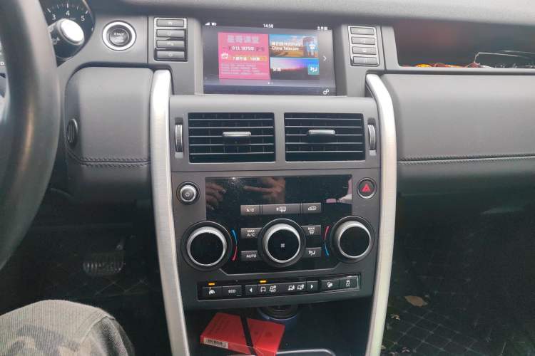 Used Land Rover Discovery Sport 2017 2.0T SE Audio And AC Panel