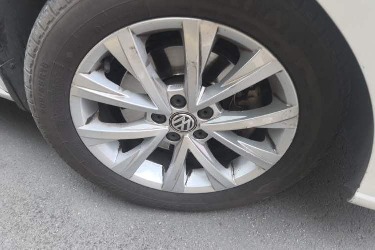 Used Volkswagen Lavida 2017 230TSI DSG Comfort Edition Right Front Wheel Hub
