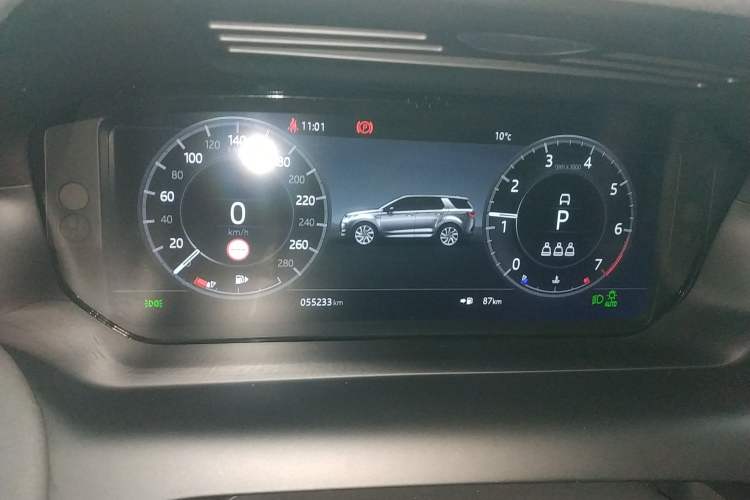 Used Land Rover Discovery Sport 2021 200 PS Family Edition
