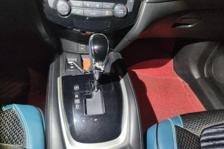 Used Nissan X-Trail 2019 2.0L CVT Smart Connect Comfort Edition 2WD Gear Lever