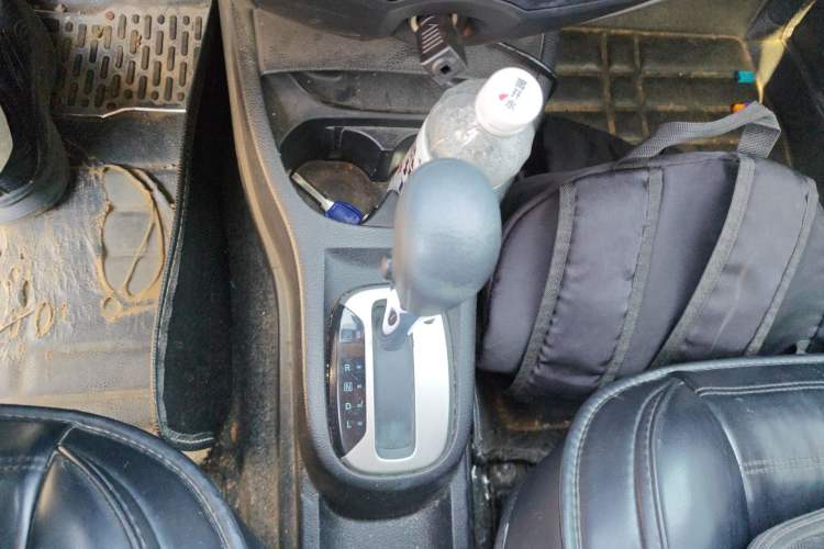 Used Nissan Livina 2013 1.6XE CVT Comfort Edition Gear Lever