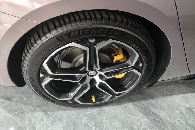 Used Xiaomi Auto SU7 2024 Four-Wheel Drive Ultra-Long Range Advanced Intelligent Driving Max Edition
