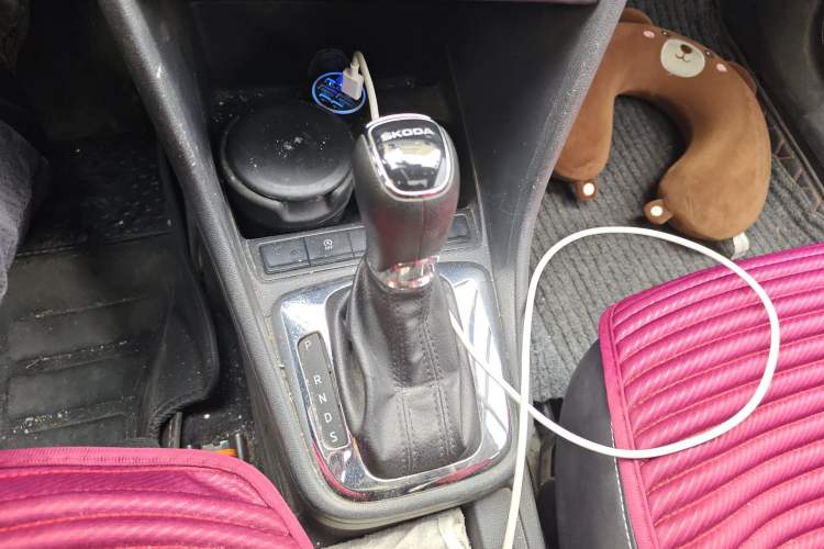 Used Skoda Rapid 2019 1.5L Automatic Comfort Edition China VI Standard Gear Lever