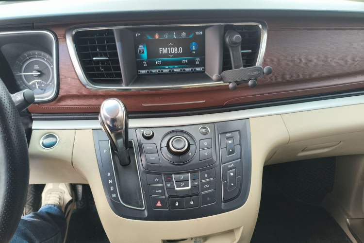 Used Buick GL8 2017 25S Comfort Version China V Standard Audio And AC Panel