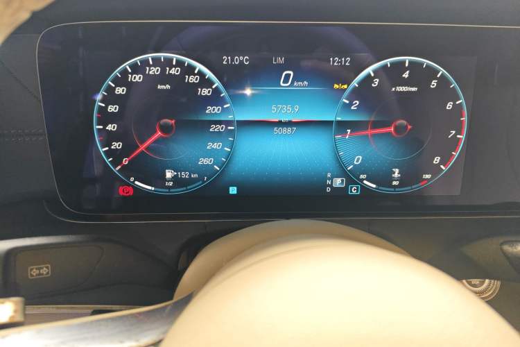 Used Mercedes-Benz E-Class 2022 Revised Version E 300 L Sport Luxury Edition Odometer Close Up