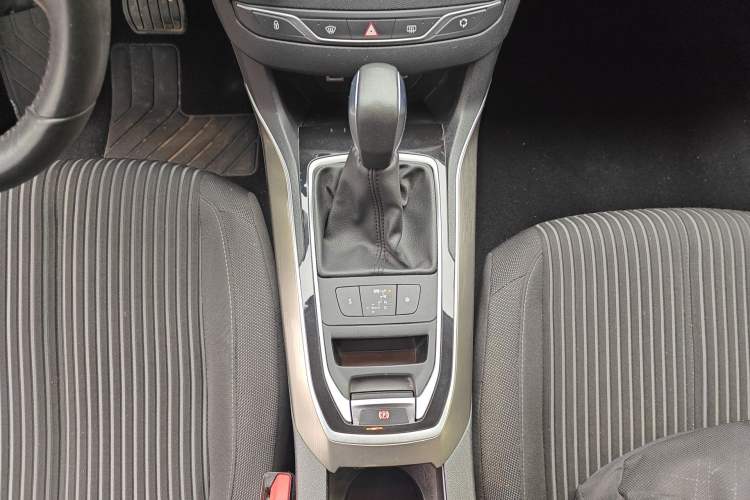 Used Peugeot 408 2014 1.8L Automatic Luxury Edition Gear Lever