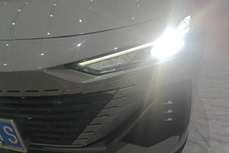 Used Changan UNI-V 2022 1.5T Prestige Version