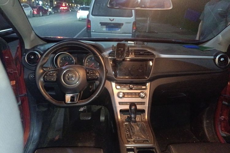 Used MG GS 2017 20T Automatic Luxury Edition Center Console