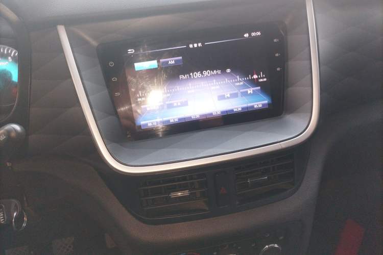 Used Jinbei Gold Hiace M Classic 2022 1.5L Engineering Lion Passenger Van 7 Seats