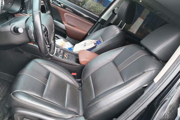 Used GAC Trumpchi GS8 2017 320T Two-Wheel Drive Luxury Smart Connectivity Version (7 Seats)