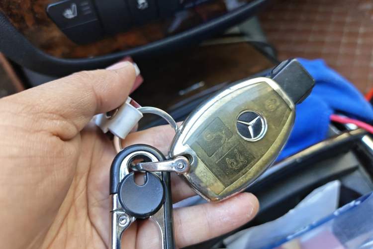 Used Mercedes-Benz R-Class 2011 R 350 L 4MATIC Vehicle Key