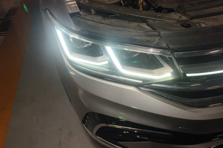 Used Volkswagen Tiguan L 2022 330TSI Automatic Two-Wheel Drive R-Line Flagship Edition Right Front Headlight