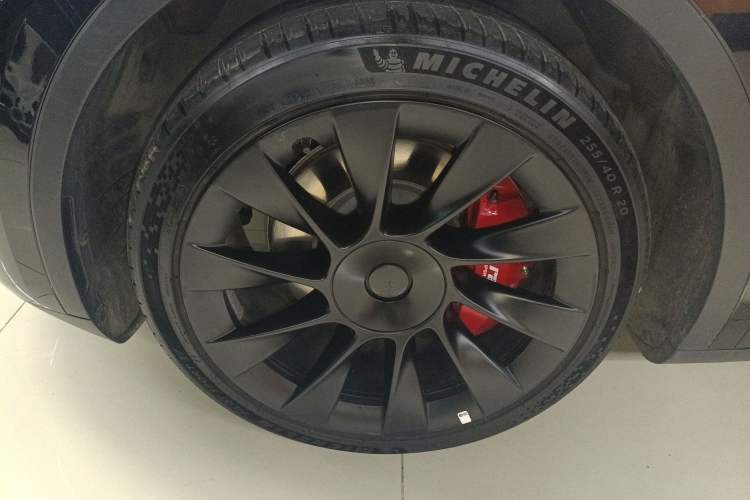 Used Tesla Model Y 2022 Long-Range All-Wheel-Drive Version
