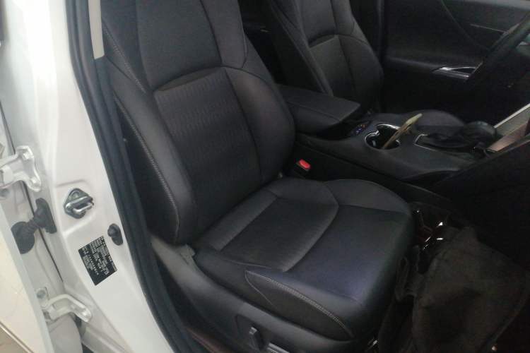 Used Toyota Venza 2022 2.0L CVT Two-Wheel Drive Prestige Edition Right Front Seat