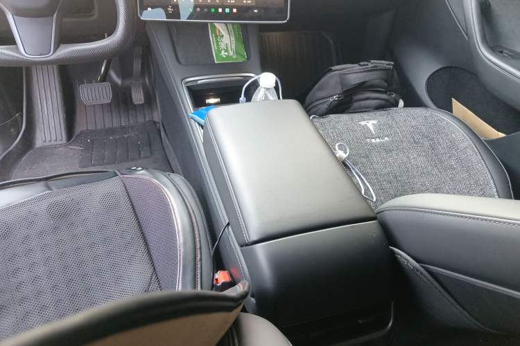 Used Tesla Model Y 2022 Long-Range All-Wheel-Drive Version