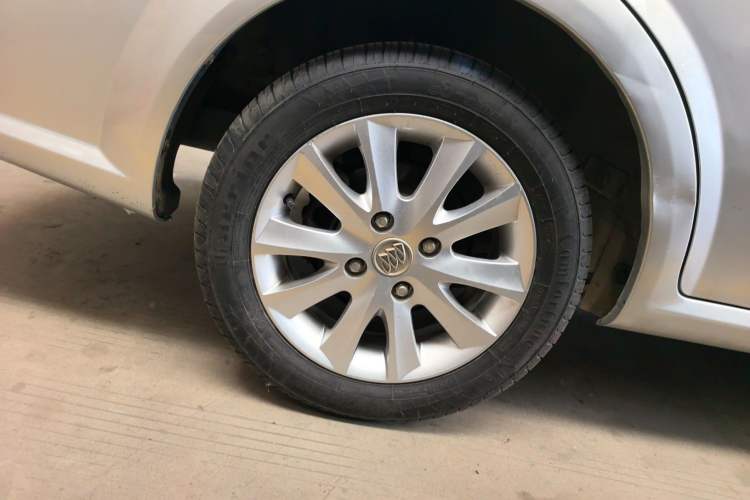 Used Buick Excelle 2013 1.5L Automatic Luxury Model Right Rear Wheel Hub