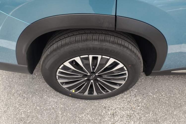 Used Chery Tiggo 8 PLUS C-DM 2025 1.5T 116 km Prestige Version 5 Seats