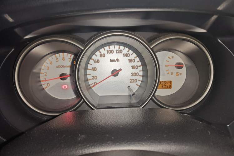 Used Nissan Livina 2010 Jingyue Edition 1.6L Manual All-Around Model