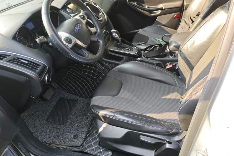 Used Ford Focus 2012 Sedan 1.6L Automatic Fashion Edition Left Front Seat