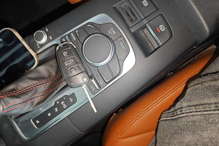 Used Audi A3 2016 Limousine 35 TFSI Prestige Edition Vehicle Key